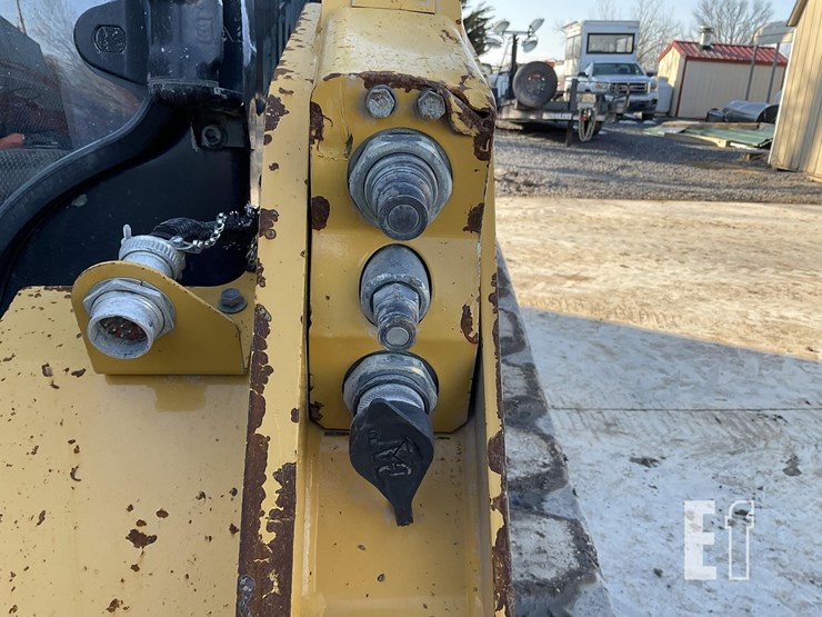 2023-caterpillar-259d3-image-12
