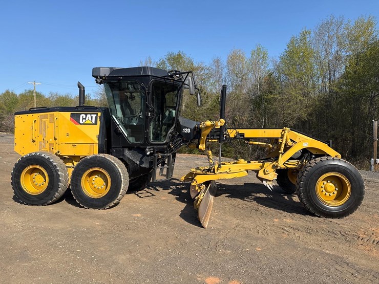 2019-caterpillar-120-image-2
