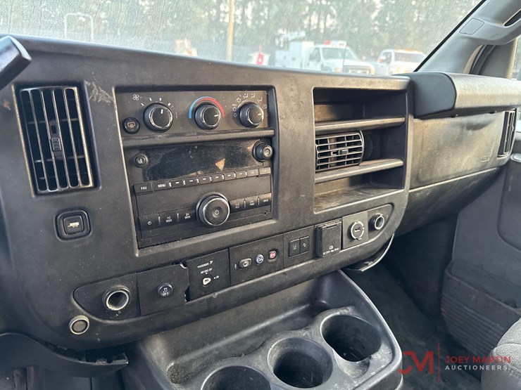 2020-chevrolet-3500-image-15