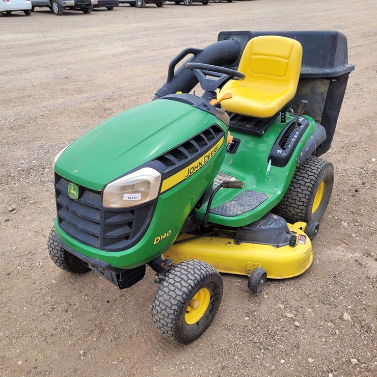 JOHN DEERE D140