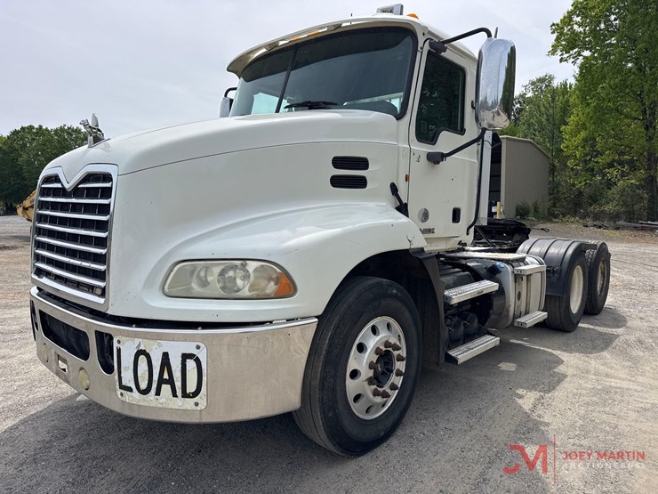 2011-mack-pinnacle-cxu613-image-6