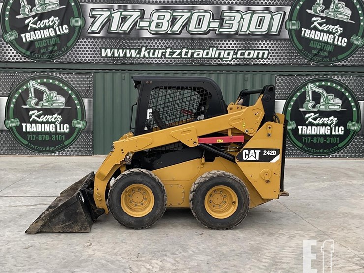 2014-caterpillar-242d-image-1