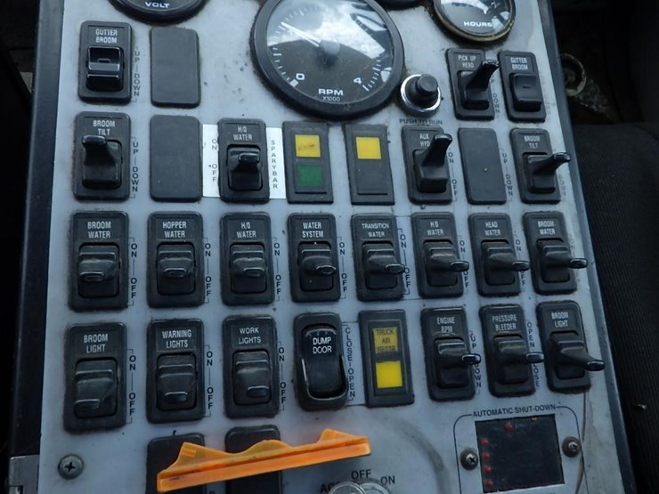 2003-freightliner-fc70-image-53