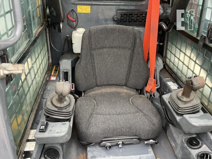 2018-deere-317g-image-14