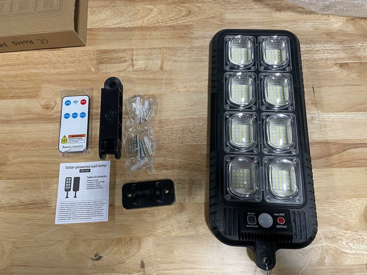 #2566-•-large-led-sensor-style-street-lamp-(cw)-image-1