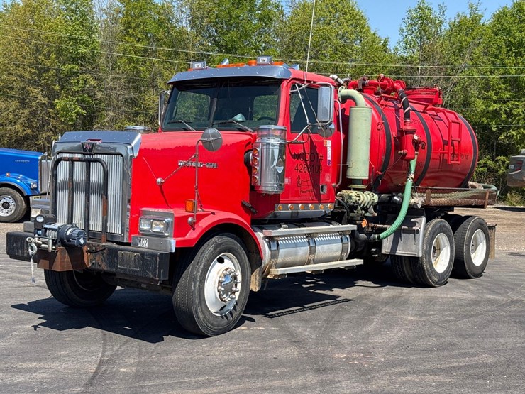 2007-western-star-4900fa-image-1