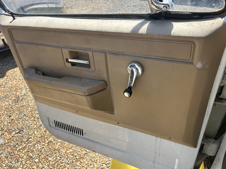 chevy-top-kick-spreader-truck-image-23