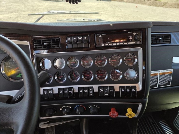 2026-kenworth-t800-image-18