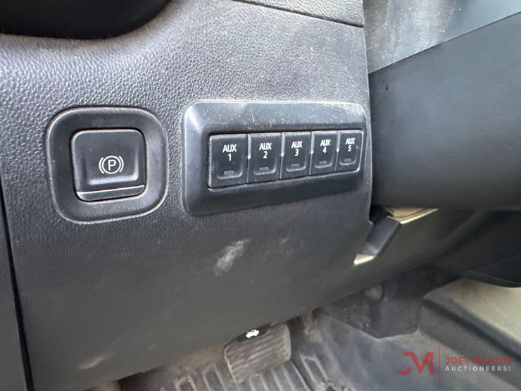 2021-chevrolet-silverado-2500-image-24
