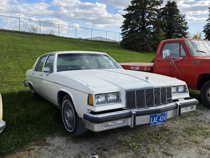 1983-buick-park-avenue-4dr-sedan-image-1