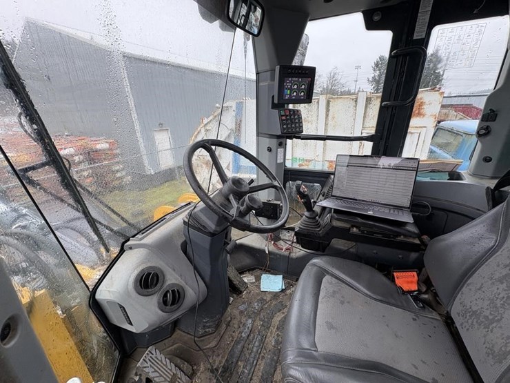 2021-deere-624l-image-14
