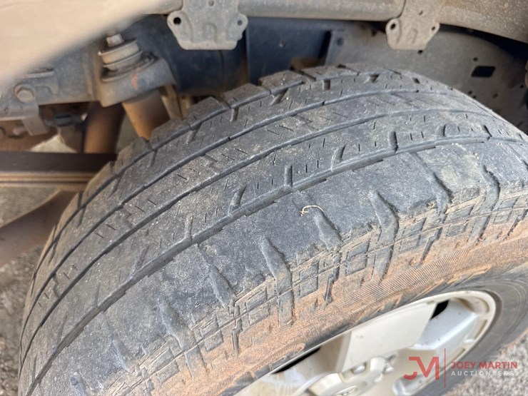 2011-toyota-tundra-sr5-image-23