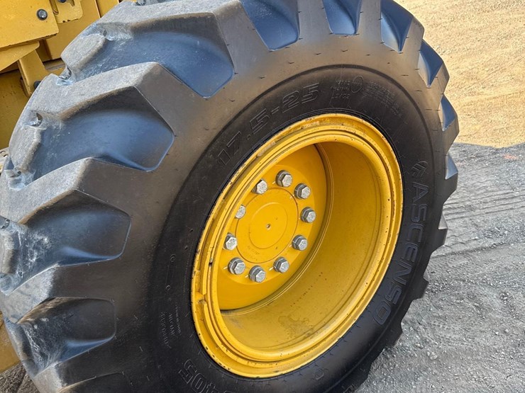 2019-caterpillar-120-image-26