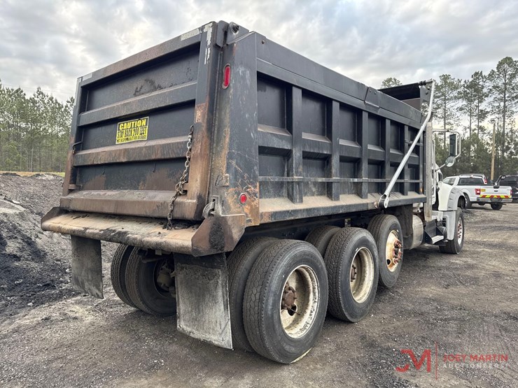 2014-mack-gu713-grantie-tri-axle-dump-truck-image-4