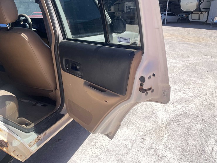 #152-•-2000-jeep-4x4-(has-tx-rebuilt-salvage-title)-image-63