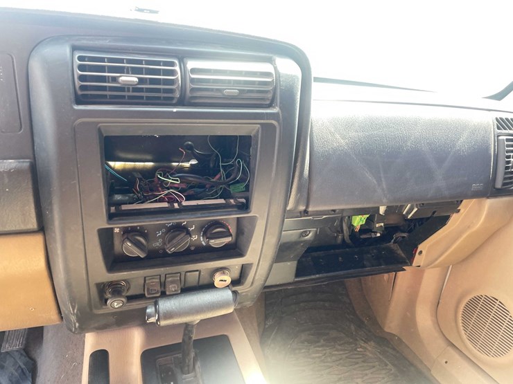 #152-•-2000-jeep-4x4-(has-tx-rebuilt-salvage-title)-image-78