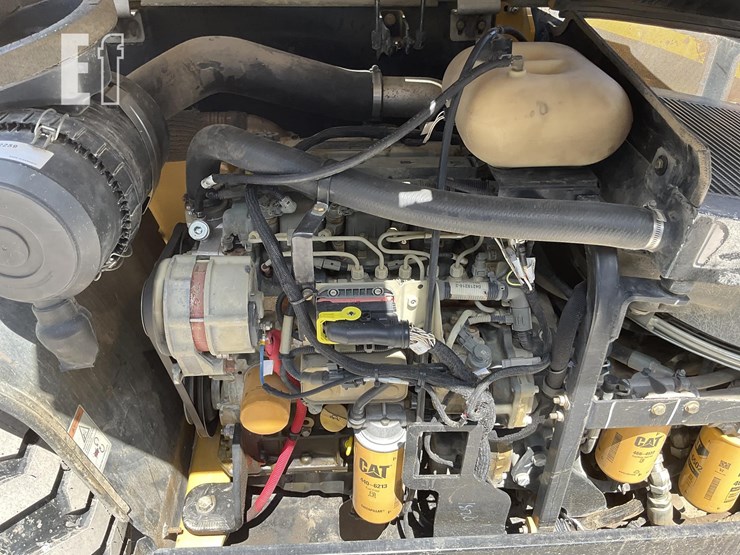 2015-caterpillar-th255c-image-15