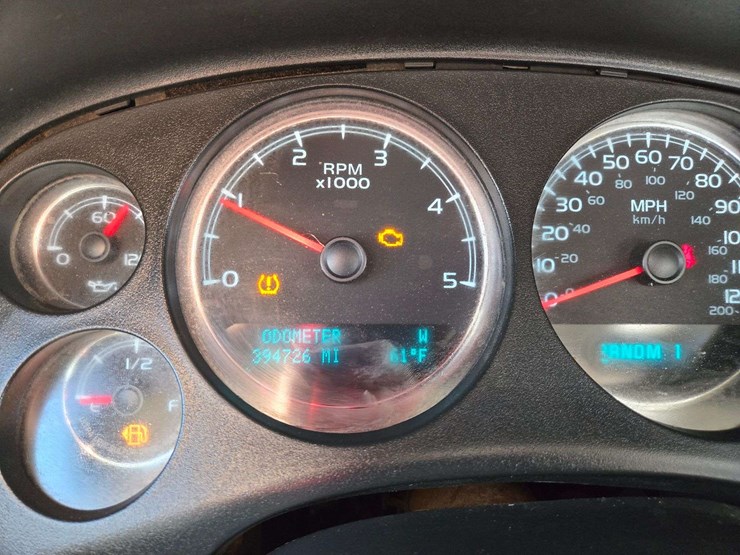2011-chevrolet-silverado-2500-image-16