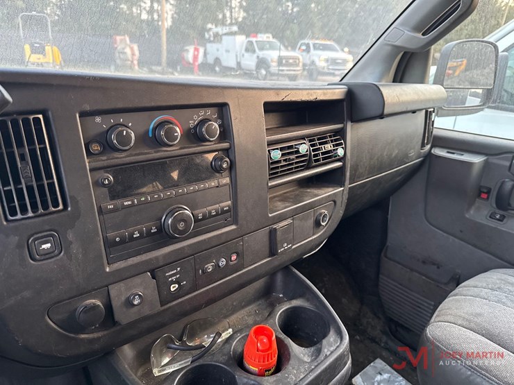 2018-chevrolet-3500-image-15