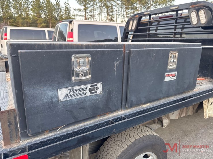 2021-chevrolet-silverado-2500-image-13