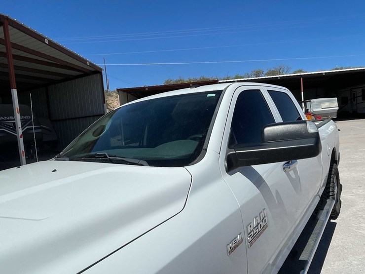 2016-dodge-2500-image-19