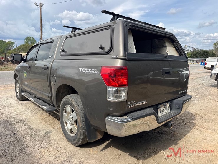 2011-toyota-tundra-sr5-image-4