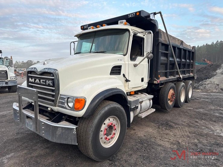2007-mack-gv713-grantie-tri-axle-dump-truck-image-4
