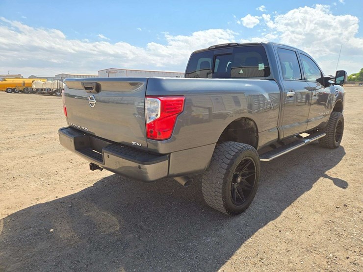 2017-nissan-titan-image-3