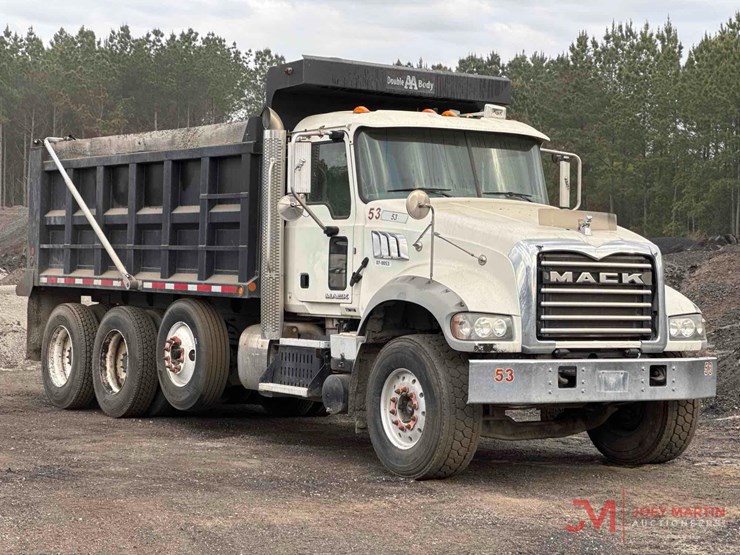 2016-mack-gu713-grantie-tri-axle-dump-truck-image-1