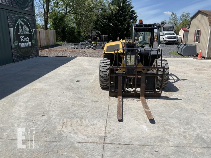 2015-caterpillar-th255c-image-7