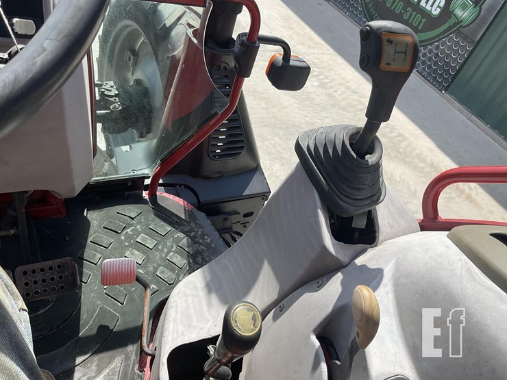 2017-case-ih-farmall-140a-image-12