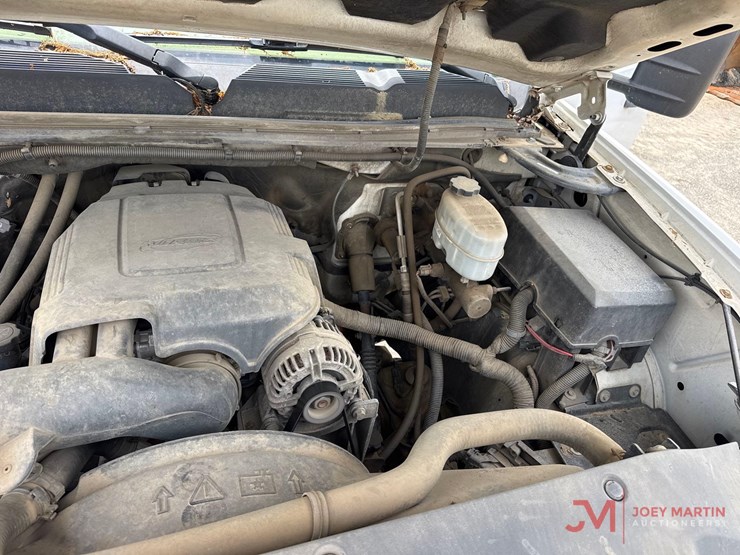 2010-chevrolet-silverado-2500-image-24