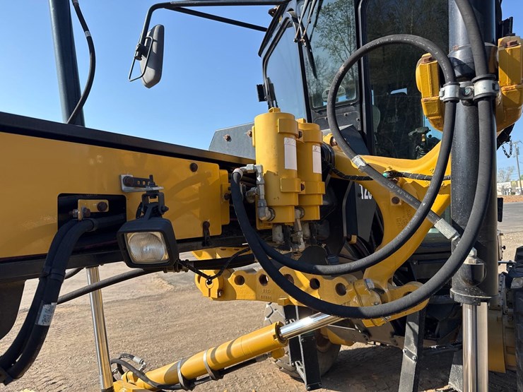 2019-caterpillar-120-image-13