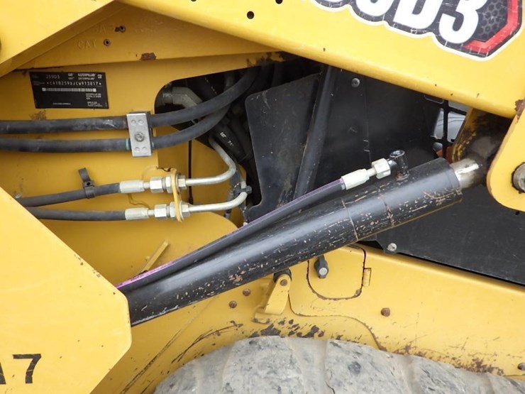 2021-caterpillar-259d3-image-17