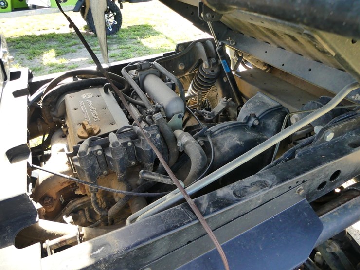 2013-john-deere-825i-image-8