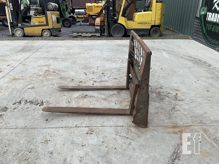 bobcat-pallet-forks-image-2