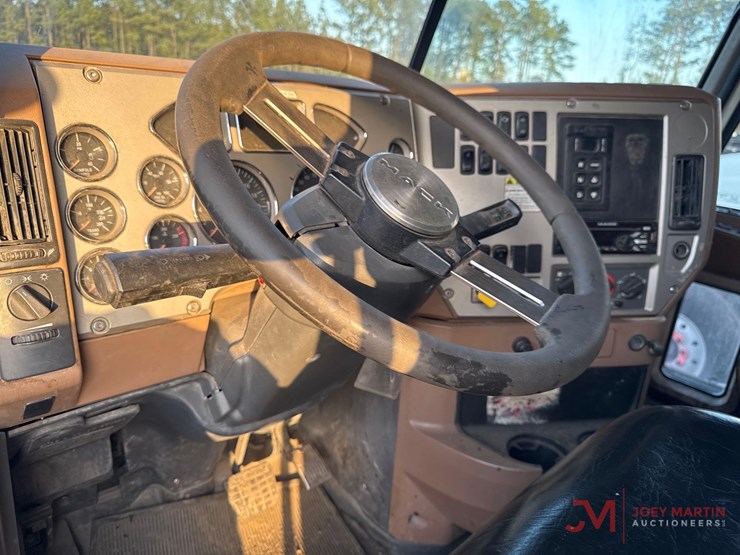 2017-mack-gu713-grantie-tri-axle-dump-truck-image-24