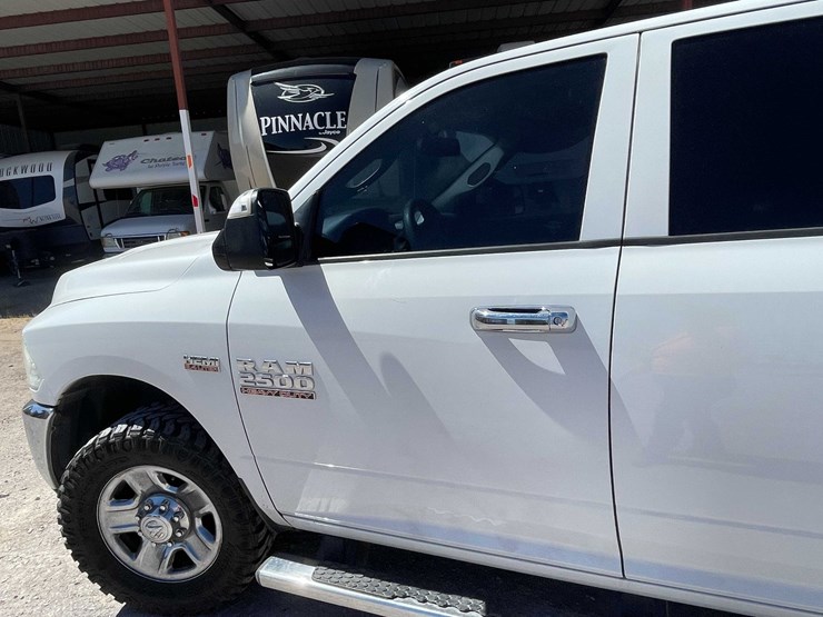 2016-dodge-2500-image-43