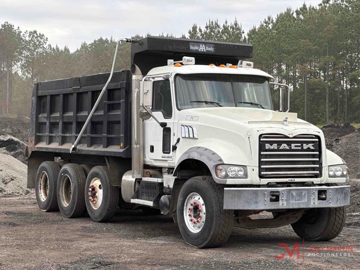 2014-mack-gu713-grantie-tri-axle-dump-truck-image-1