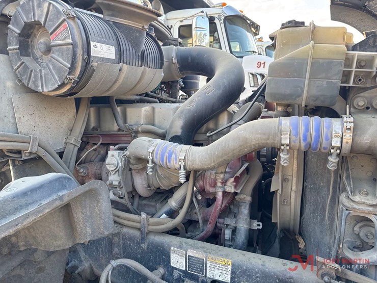 2016-mack-gu713-grantie-tri-axle-dump-truck-image-18