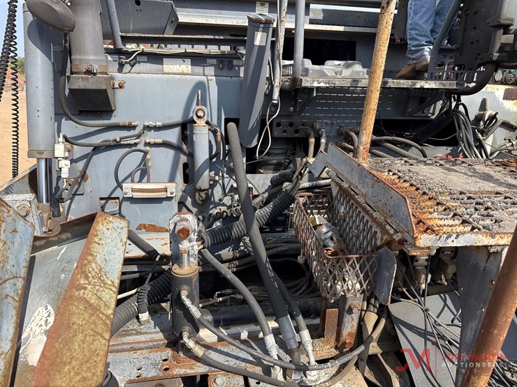 vogele-vision-5200-2-tracked-asphalt-paver-image-16