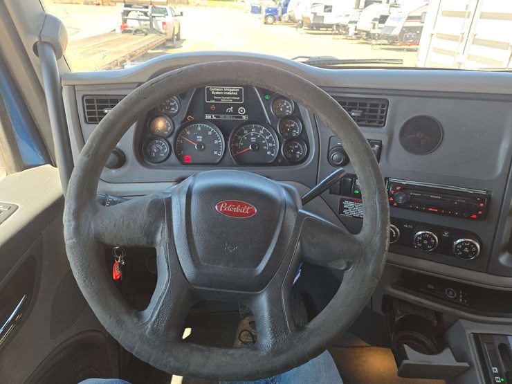 2016-peterbilt-579-image-21