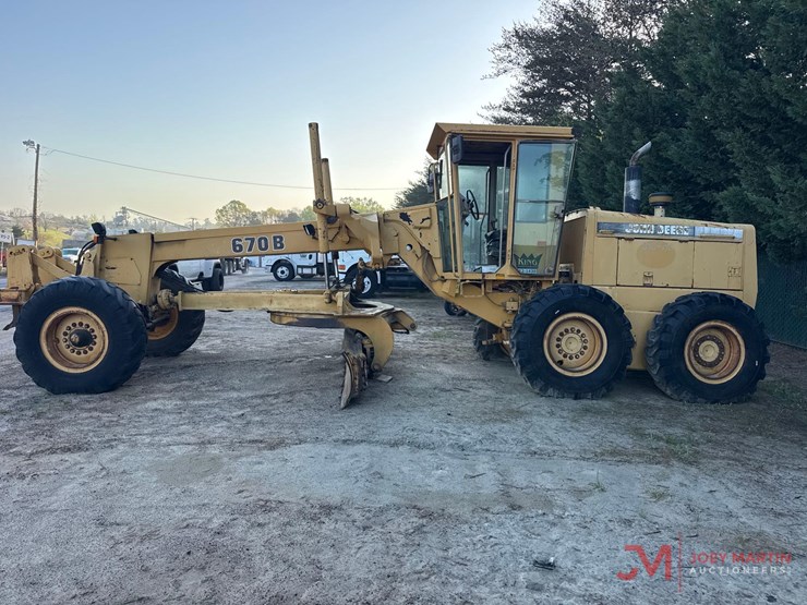 1993-deere-670b-image-4
