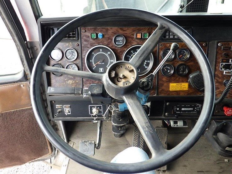 1996-kenworth-t800b-image-42