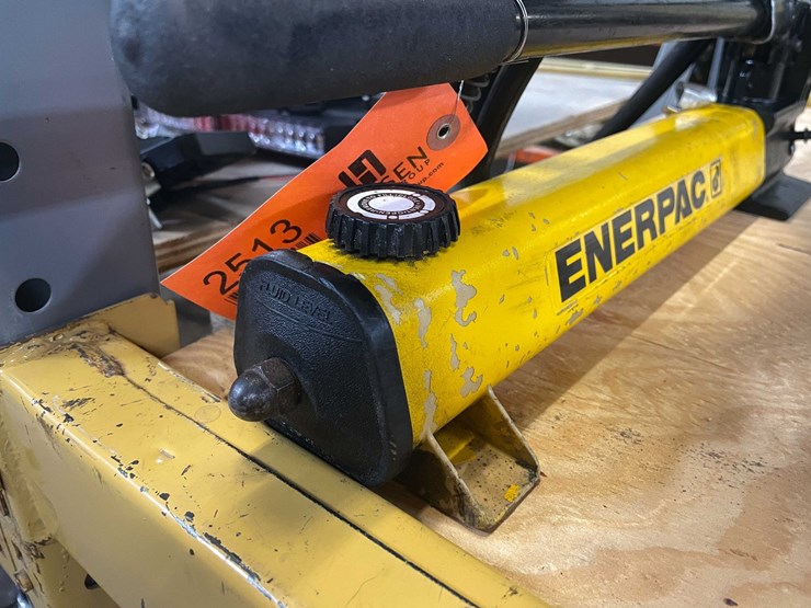 #2513-•-enerpac-10-ton-porta-power-hand-pump-(pr13)-image-3