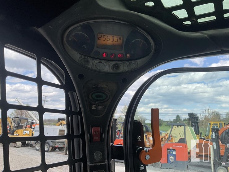 2011-bobcat-t630-image-17