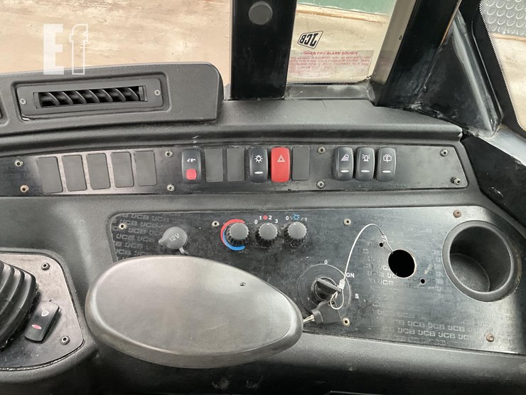 2010-jcb-409-image-12