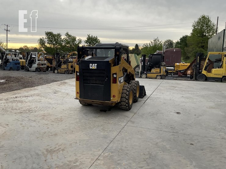 2014-caterpillar-242d-image-4