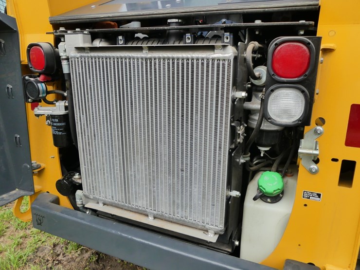 2024-deere-317g-image-9