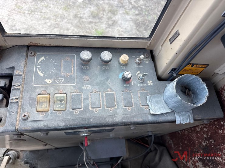 1993-deere-670b-image-35